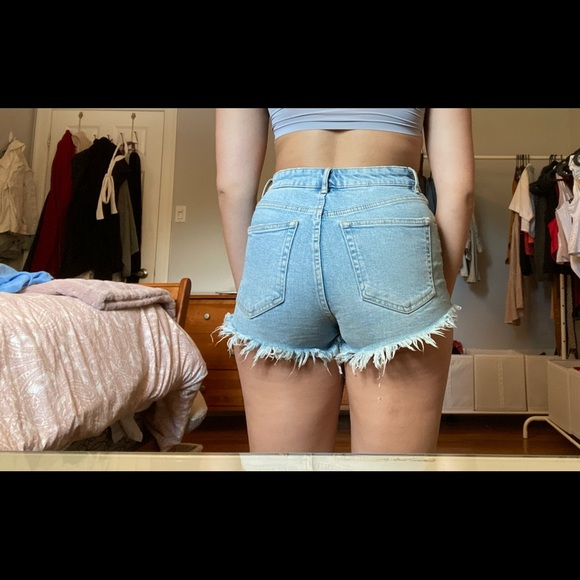 ZARA LIGHT WASH CUT OFF JEAN SHORTS - Picture 6 of 6